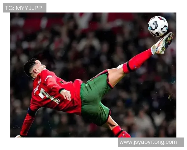 足球巨星背后的支持者 十大足球明星妻子的传奇故事与生活揭秘